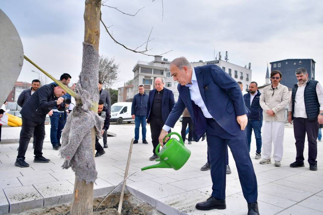 Fatih’te yeşil seferberlik: 2 bin 500 ağaç toprakla buluştu 5